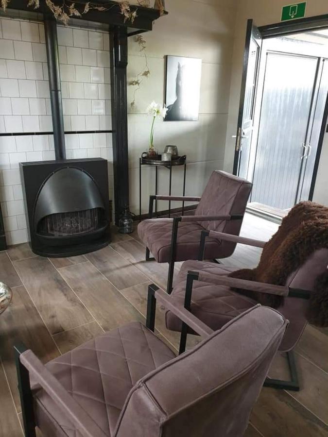 Luxe Gastenkamer Met Living En Keuken Bij Friezen Paarden Stal Pellendijk Westendorp Екстер'єр фото